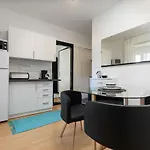 2bdr App, Pet Welcome, 999 라벡