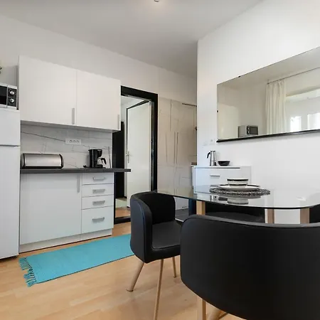 2bdr App, Pet Welcome, 999 Rabac