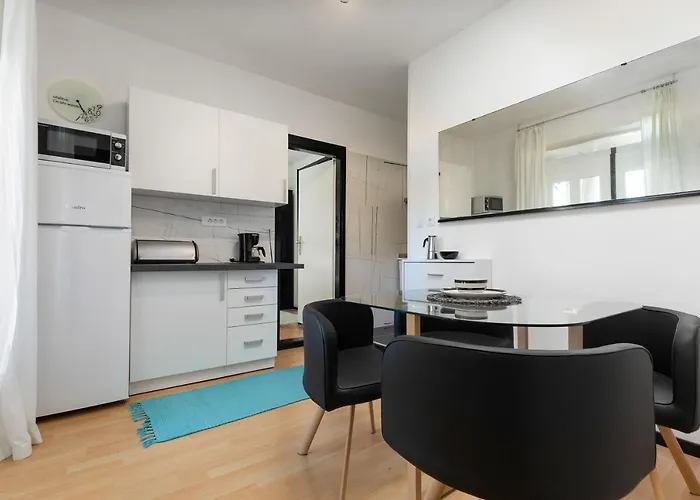 2bdr App, Pet Welcome, 999 Rabac