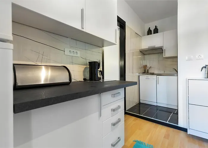 2bdr App, Pet Welcome, 999 Apartment